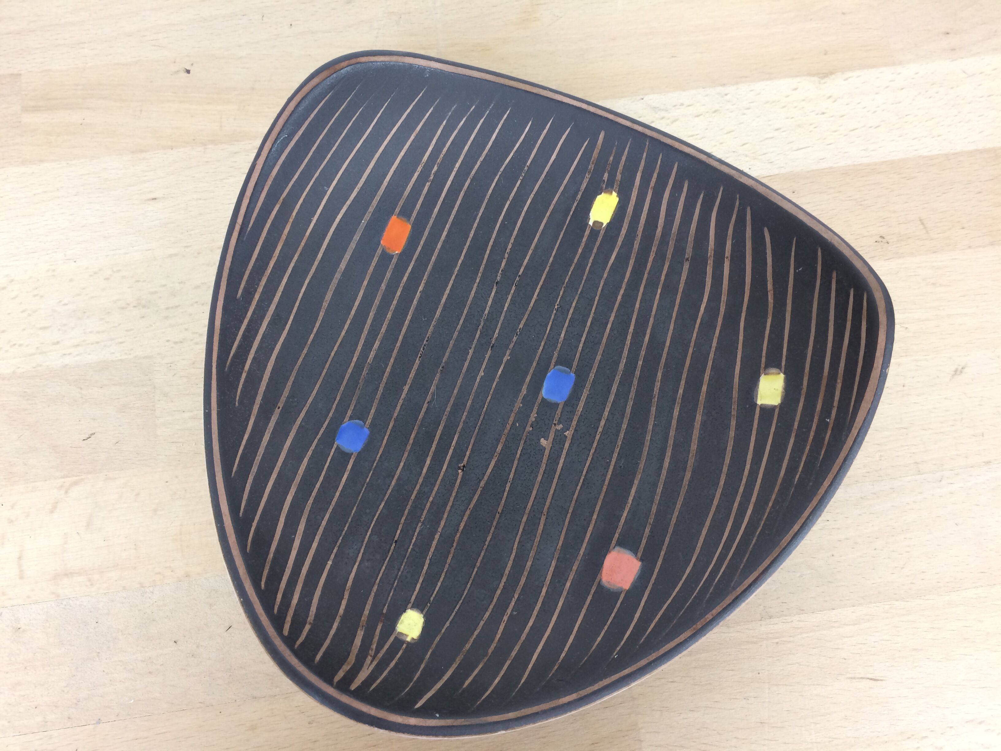 Empty cut trilobed ceramic pocket from the 50s