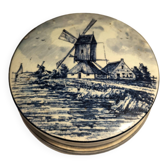 Delft porcelain candy box