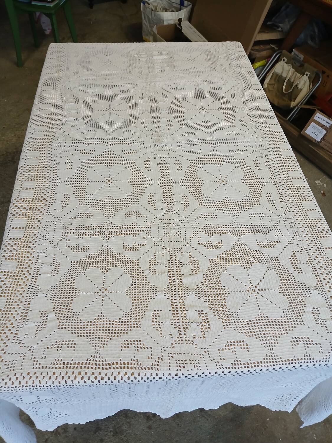 Dessus de lit / nappe / rideau ancien en crochet