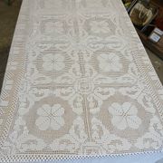 Dessus de lit / nappe / rideau ancien en crochet