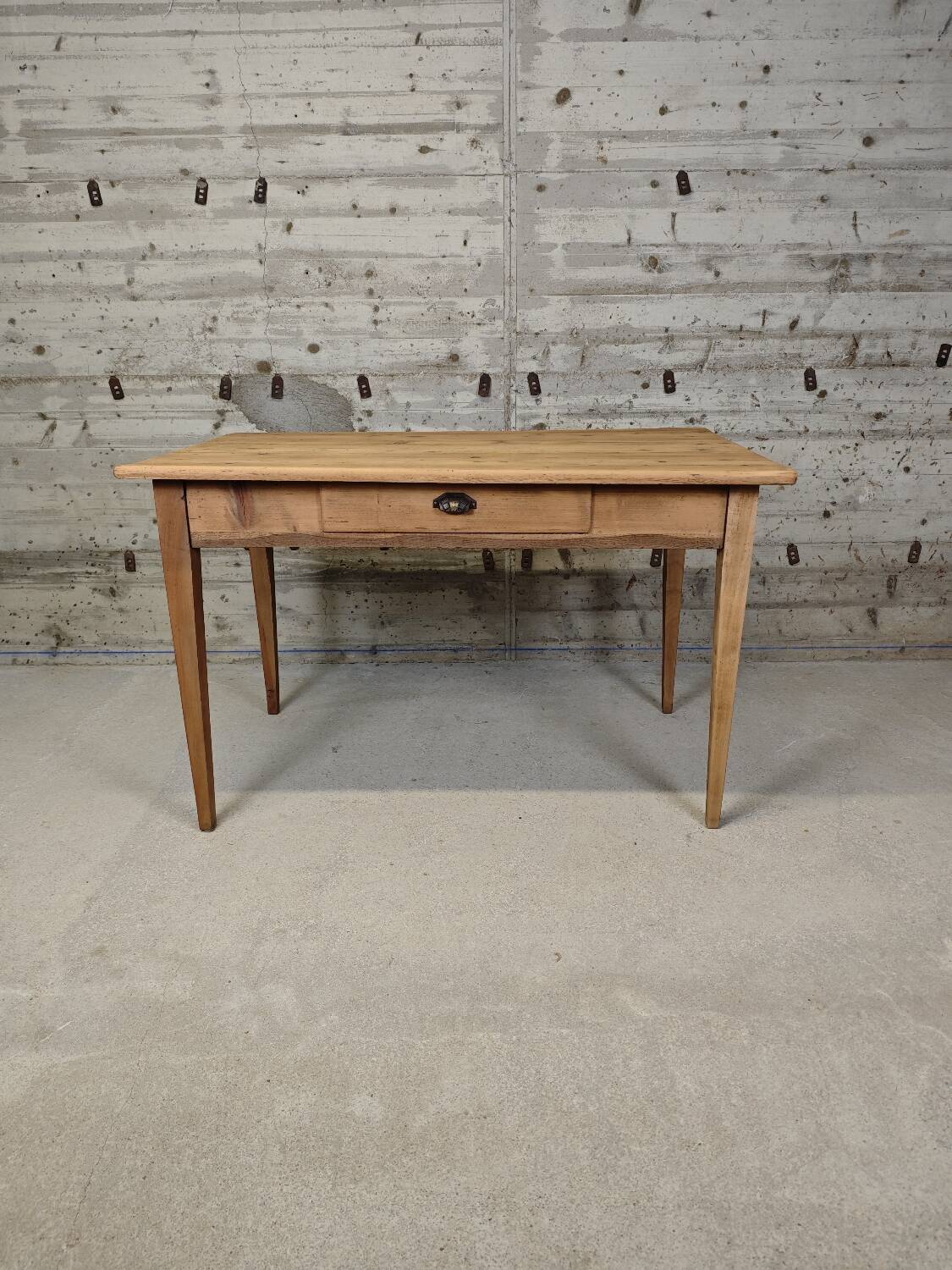 Dining table for 4/6 people