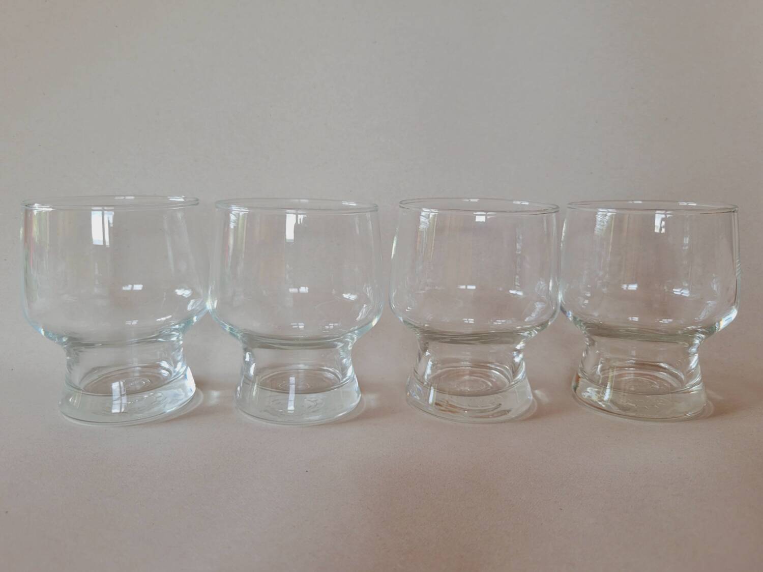4 Lever water glasses