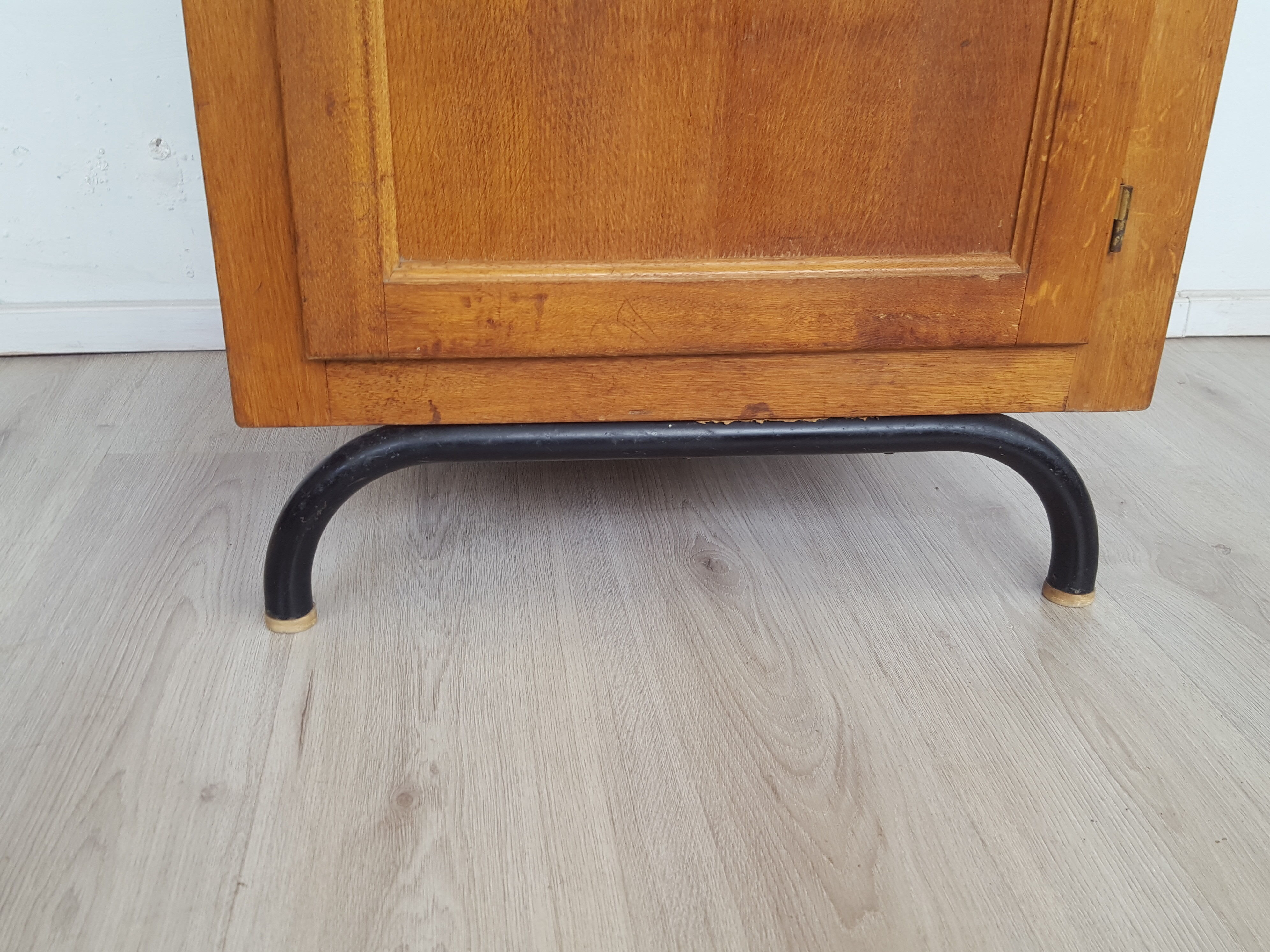 boarding Cabinet