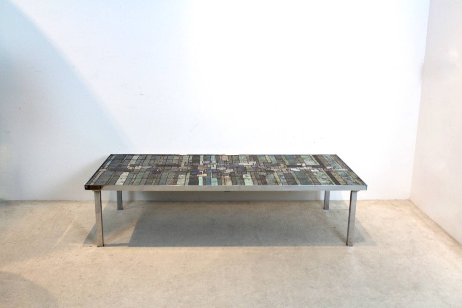 Table basse en mosaïque d'ardoise et de céramique