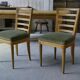 Paire de chaises modernes avec assises en velours vert 1940’s