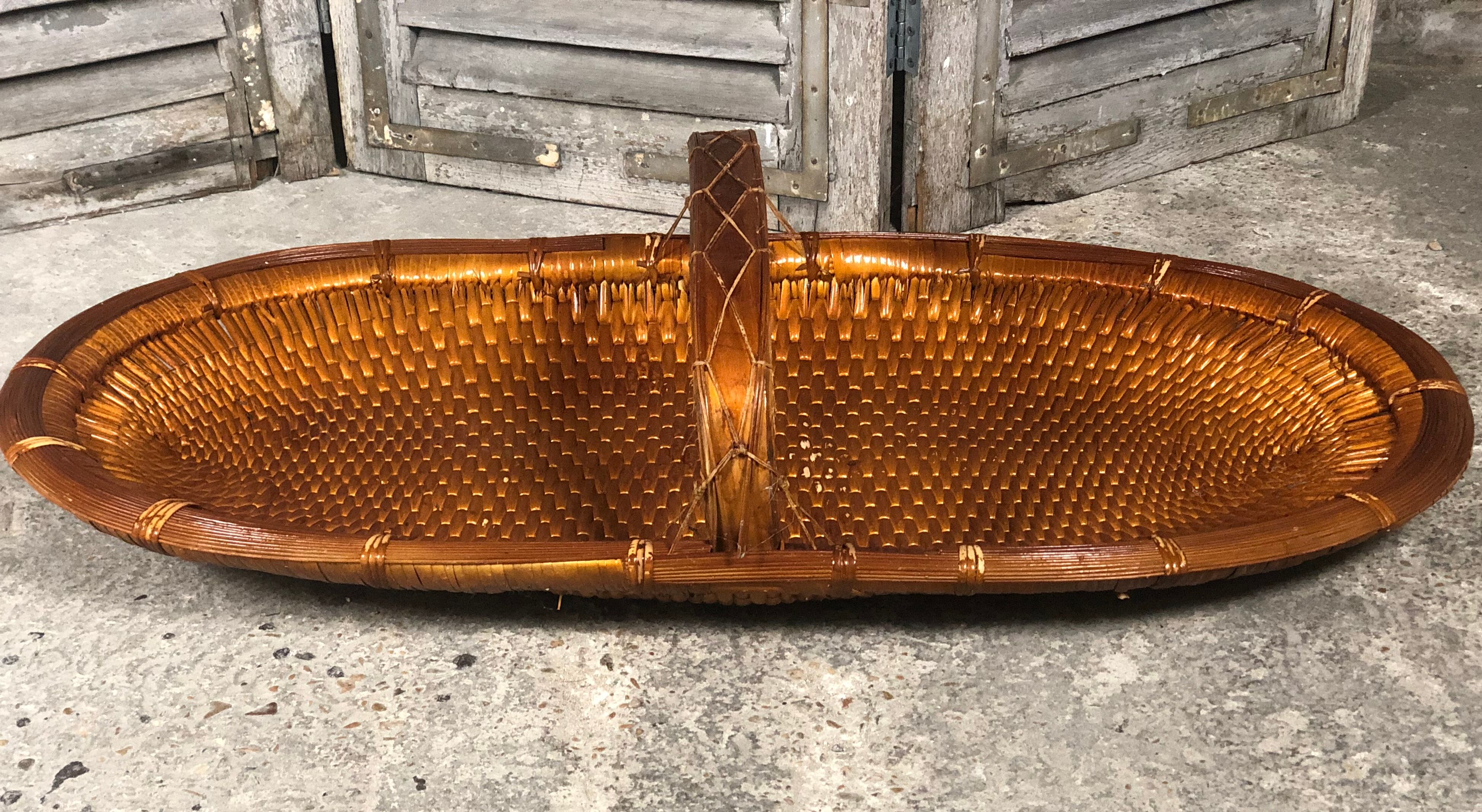 Panier de cueillette vintage en osier tressé