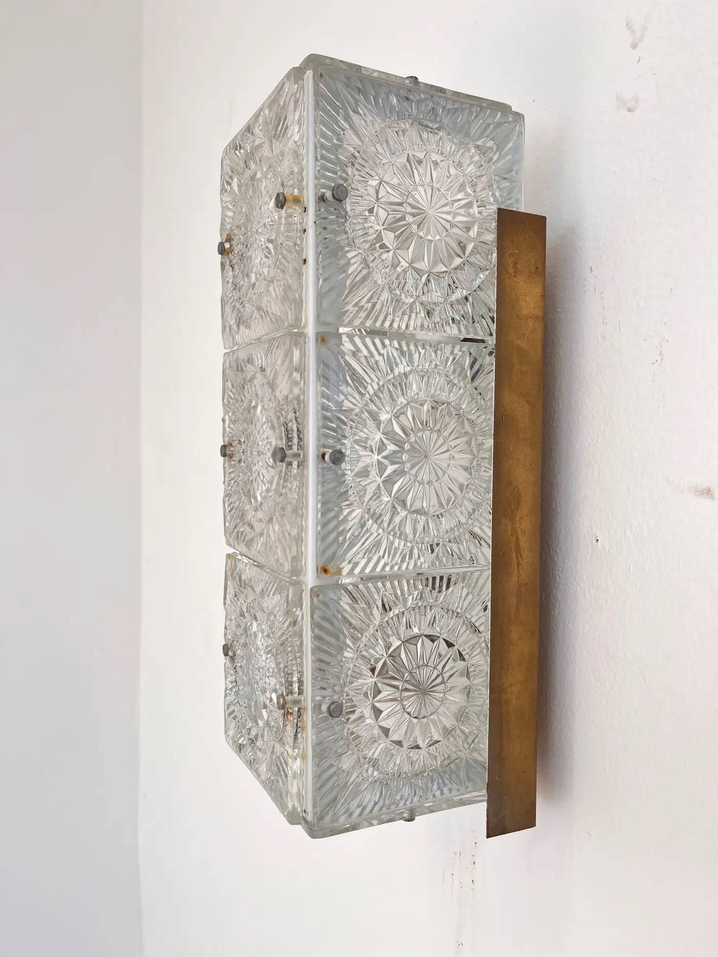 Paire de grandes appliques murales en verre au design des années 50 par Kamenický Šenov, années 1970.
