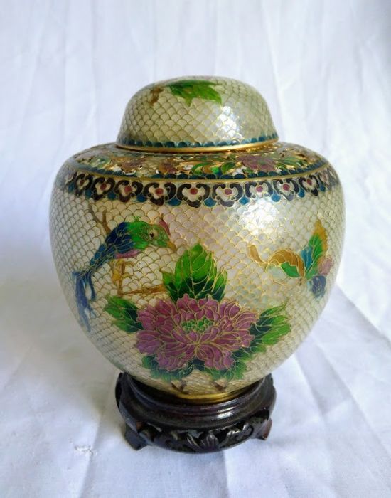 Openwork plique-à-jour enamel pot - 1920 to 1949 - China