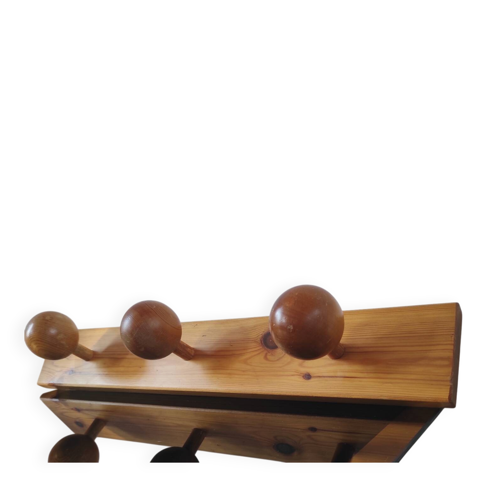 Wall-mounted coat rack with 3 ball hooks in solid pine – Scandinavian design