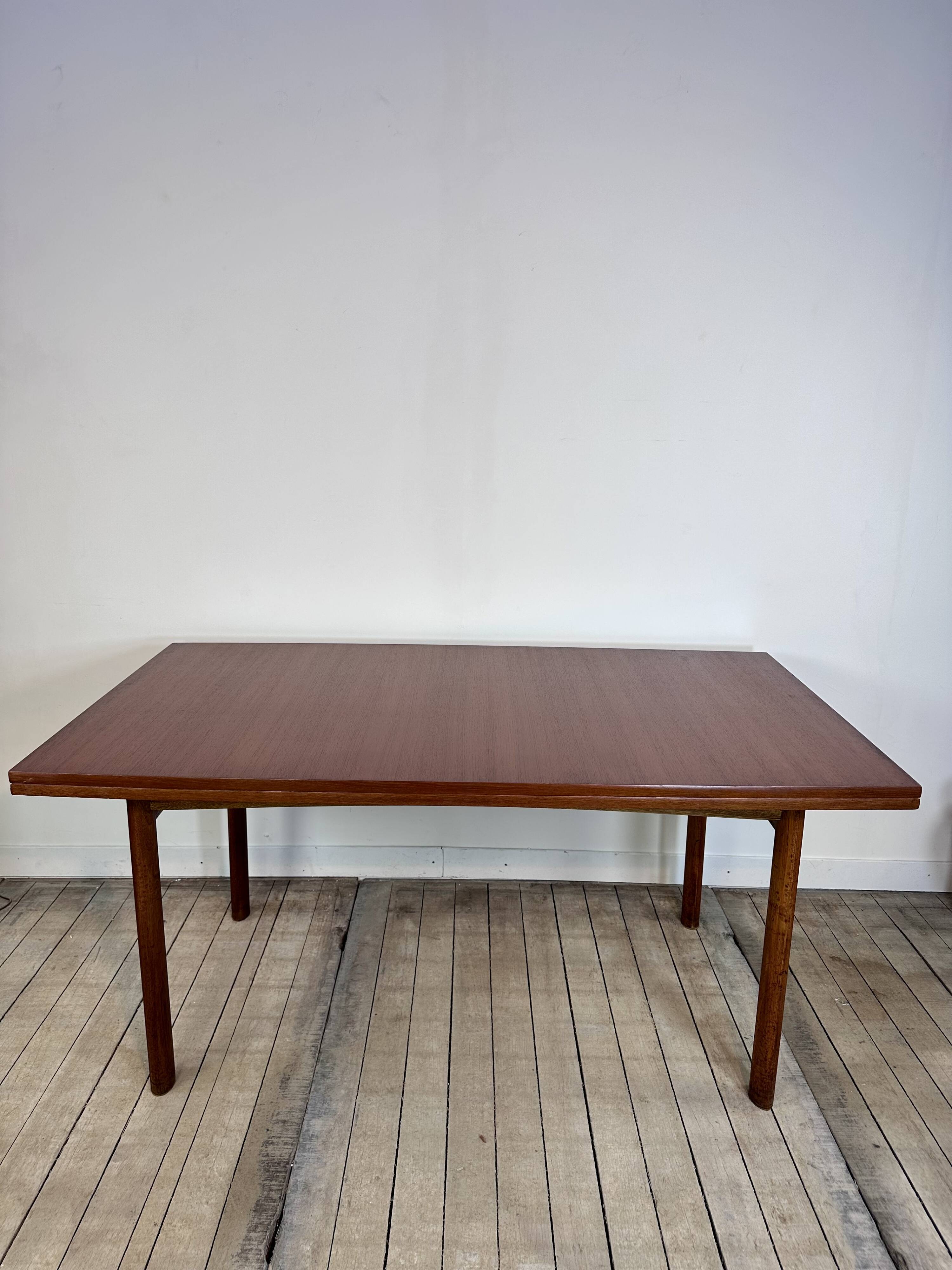 Scandinavian style extending teak table, French manufacture, 1960s