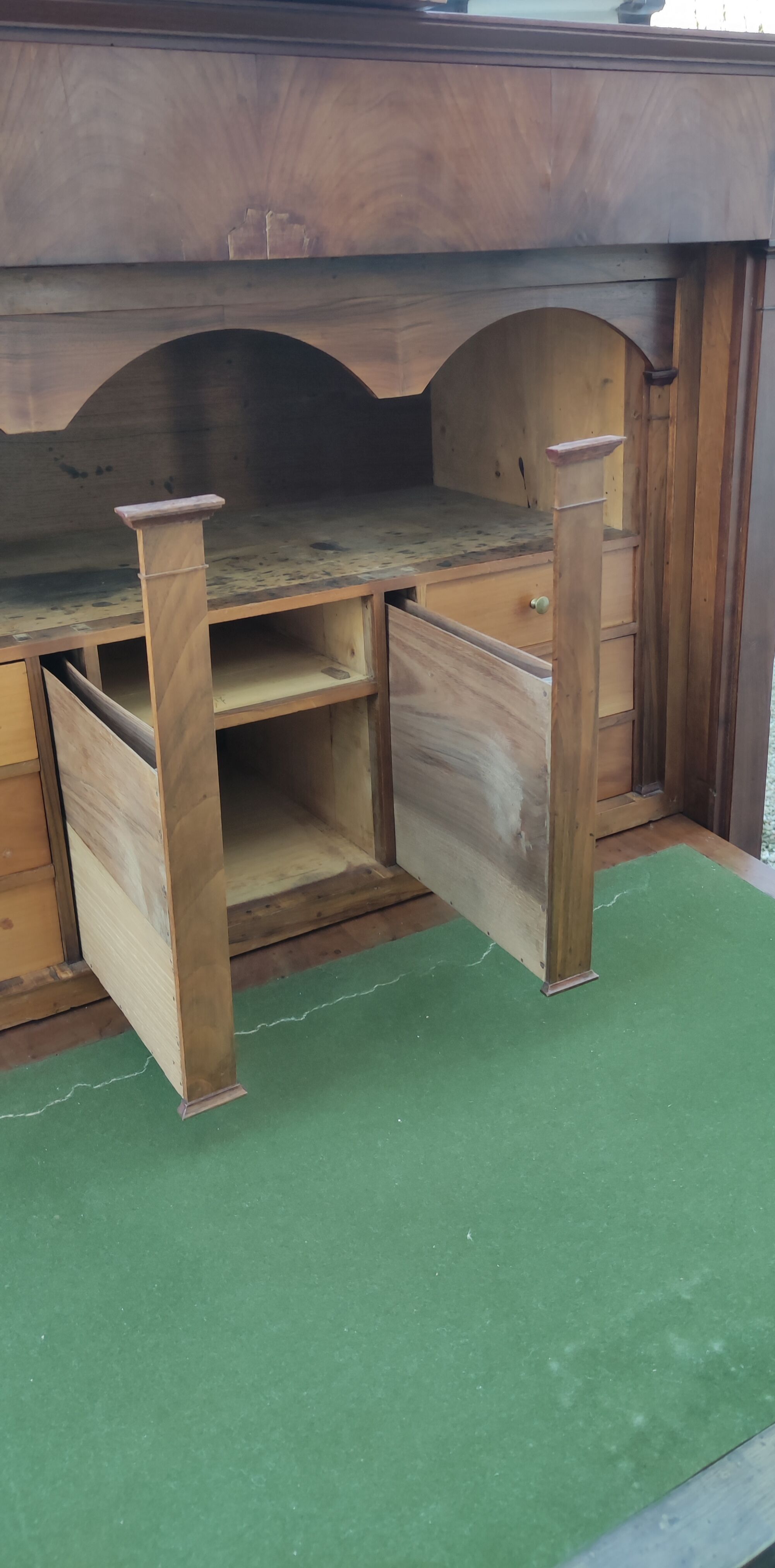 Former mahogany secretary