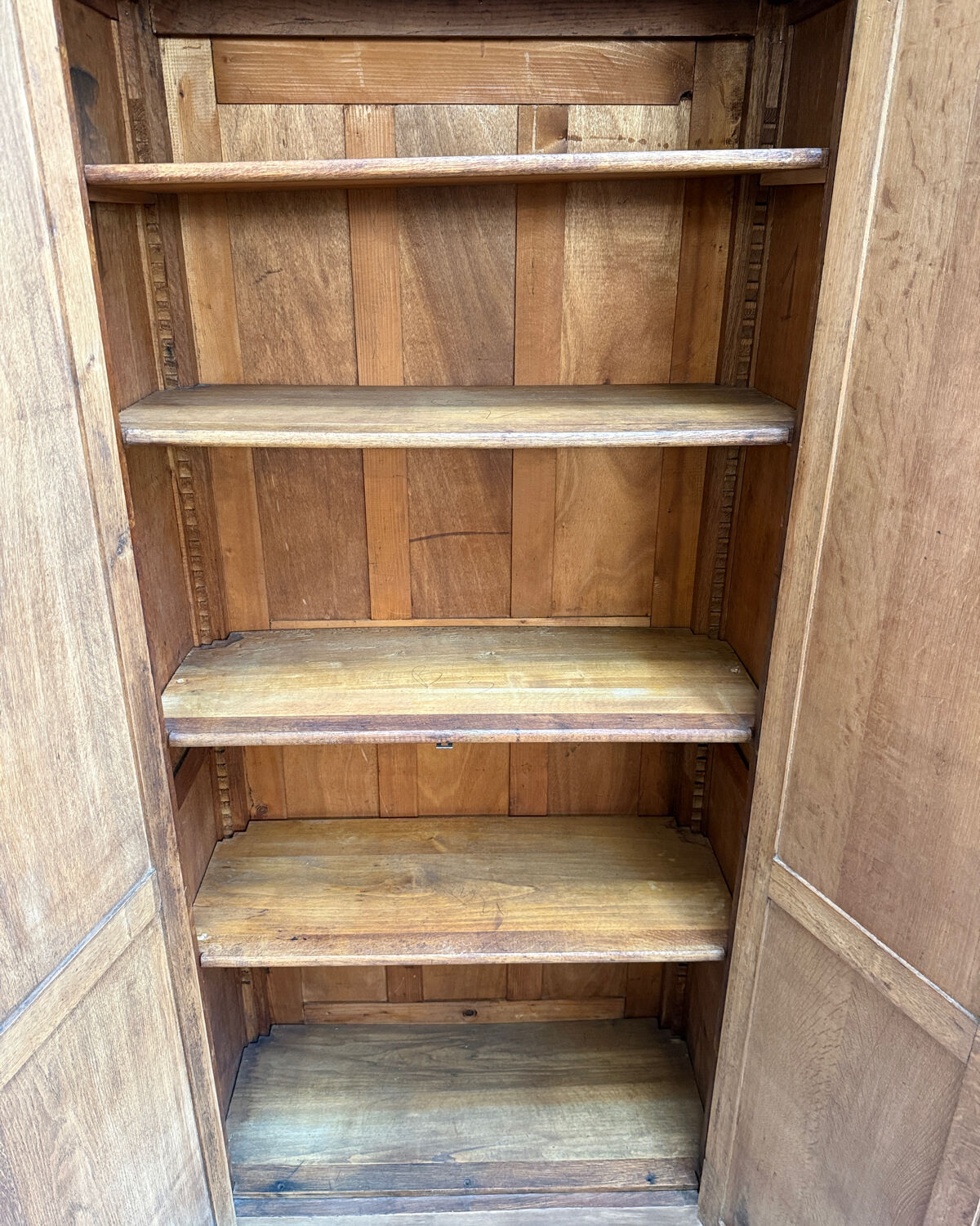 Parisian school wardrobe in oak (renovated)