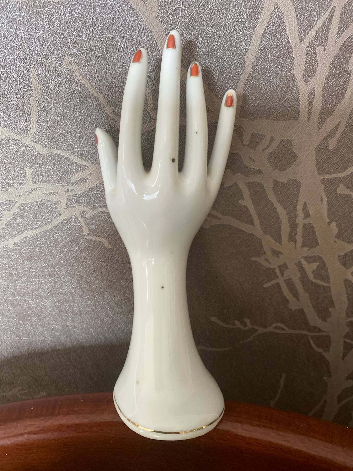 main porcelain jewellery holder and vintage soliflore