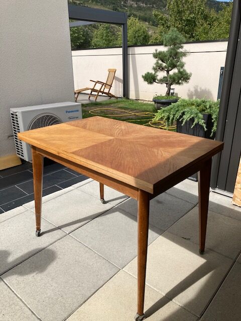 Table year 50 called "poker table"