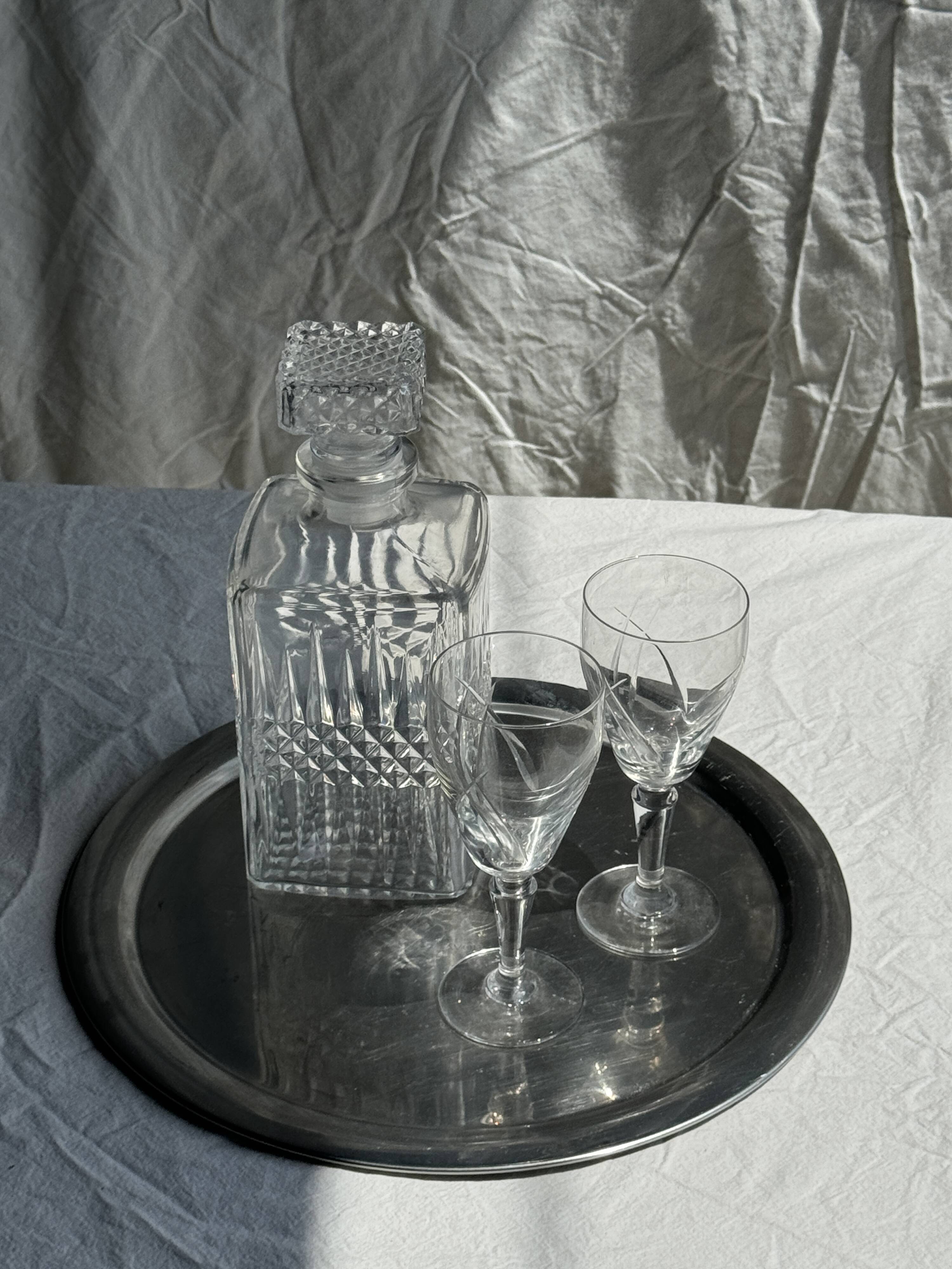 Avon Blason metal tray 1886 - 1976