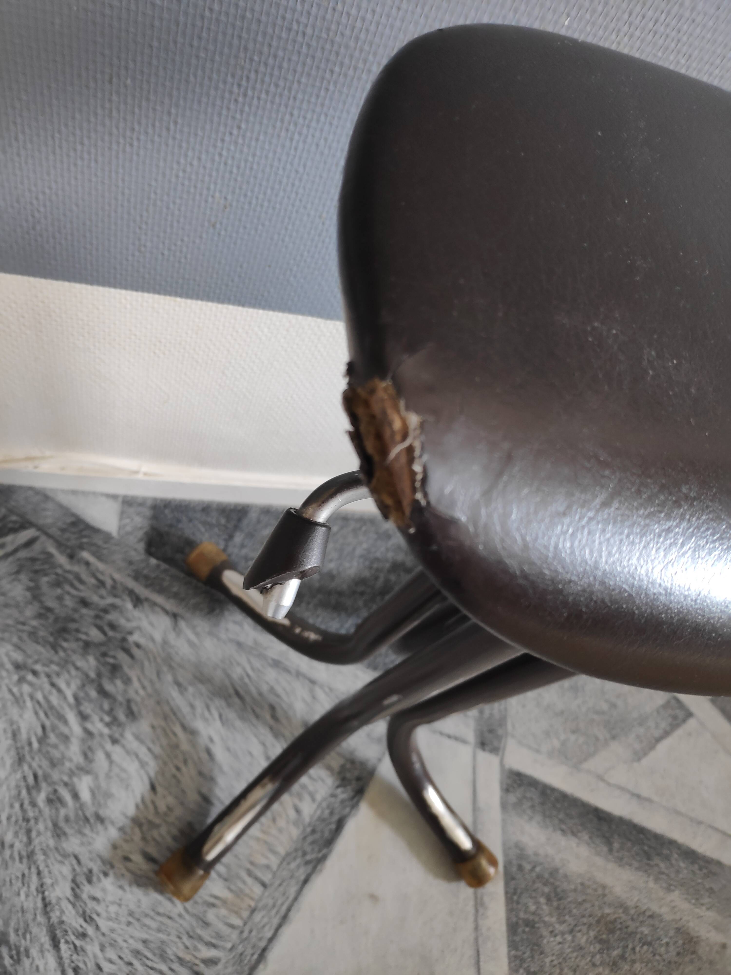 Tabouret industriel de métier réglable en hauteur assise skaï
