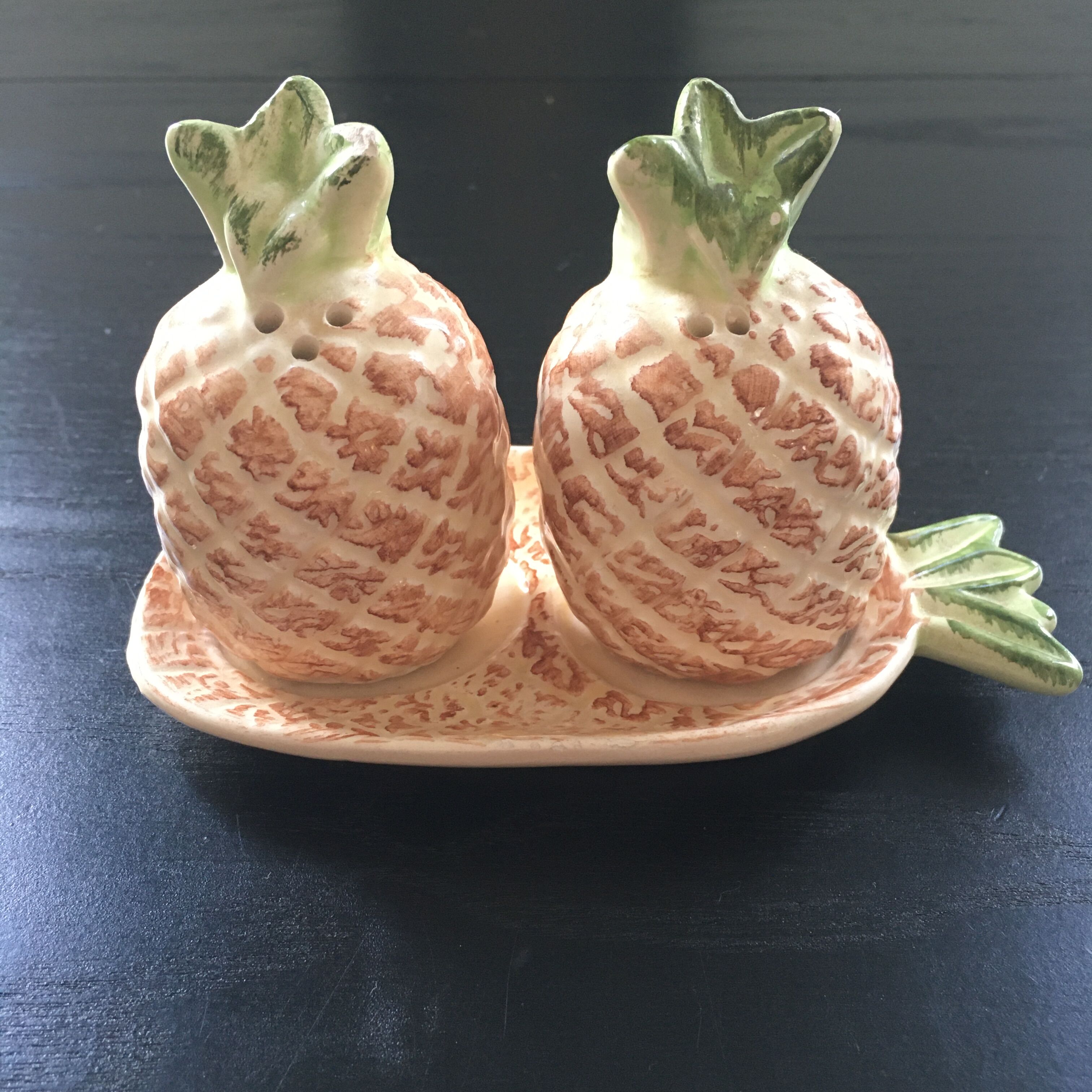 Pineapple salt and pepper set