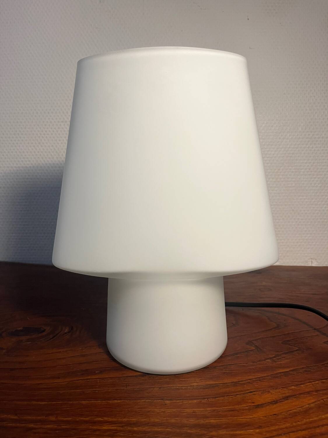 White opaline Flora Habitat lamp