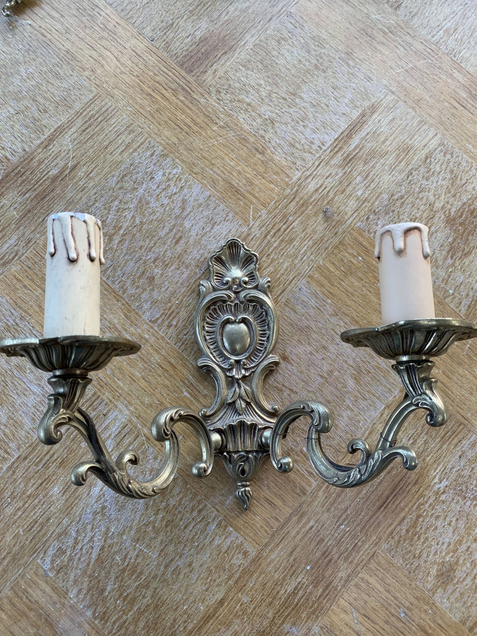 Wall lamp in gilded bronze baroque louis XV style vintage shell pattern