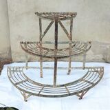 Half-moon plant holder