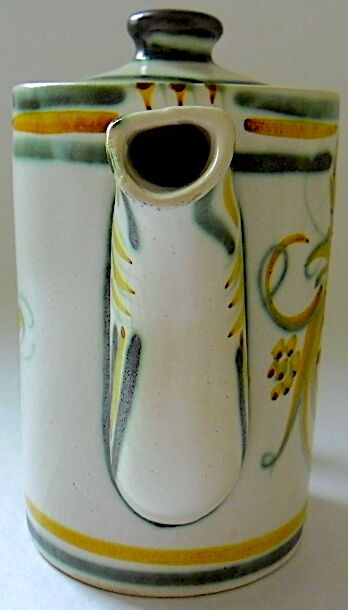 Quimper's "vintage" earthenware teapot, Keraluc workshop