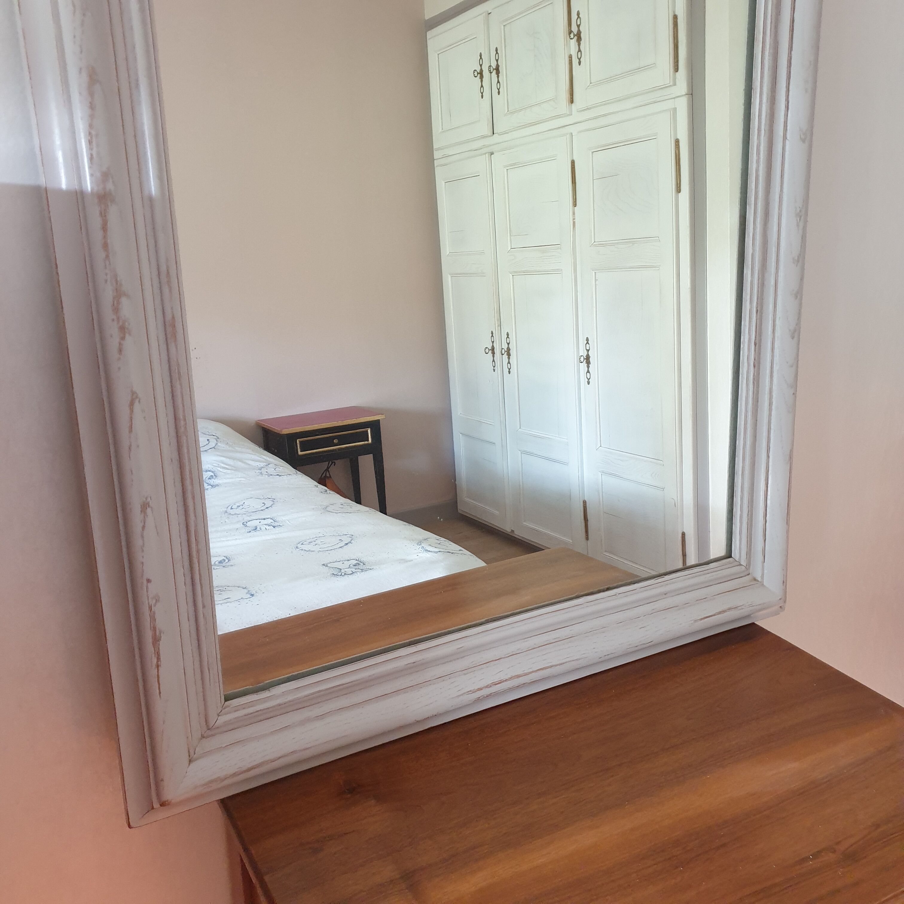 Mirror lacquered wood frame