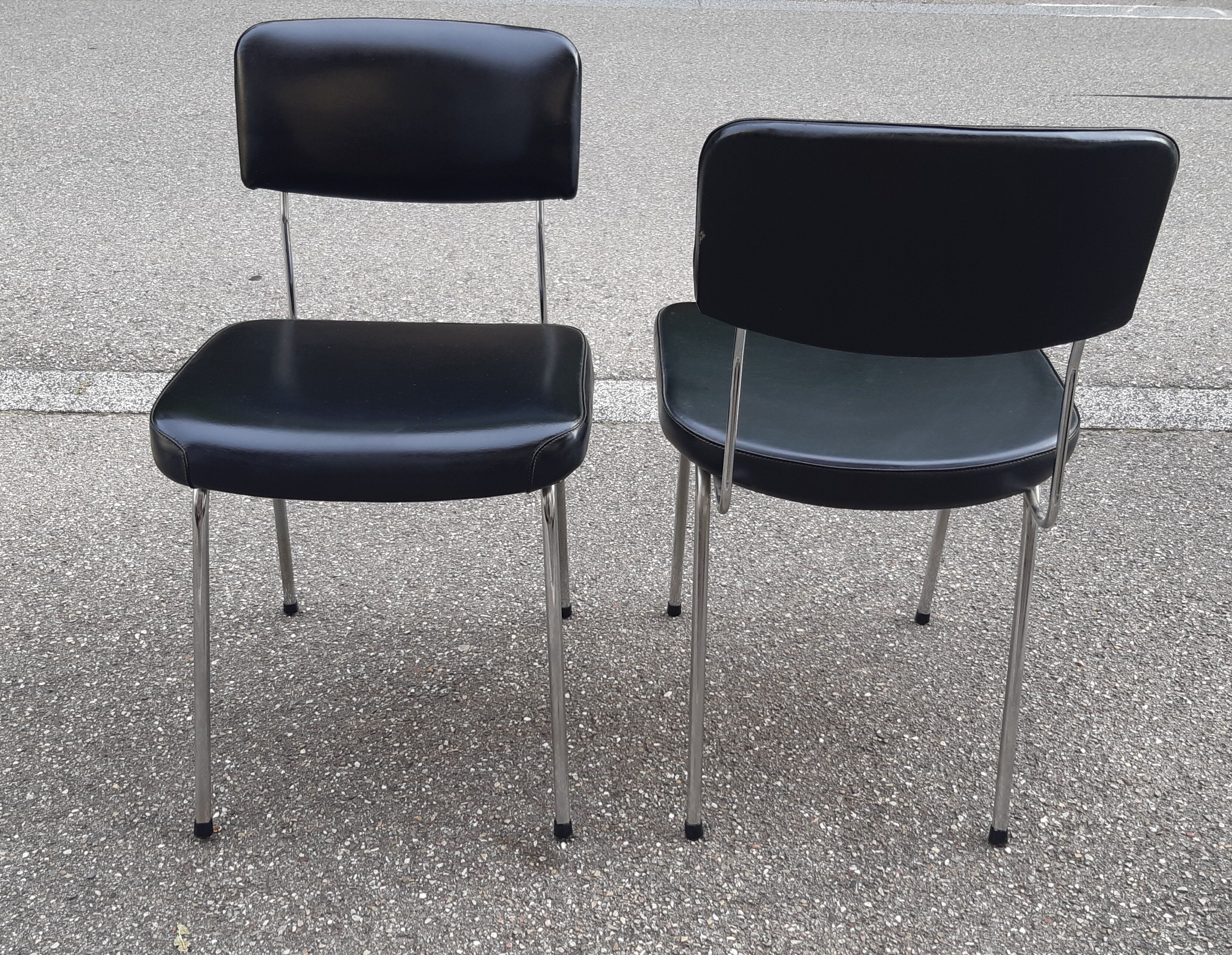 2 vintage office chairs 1970