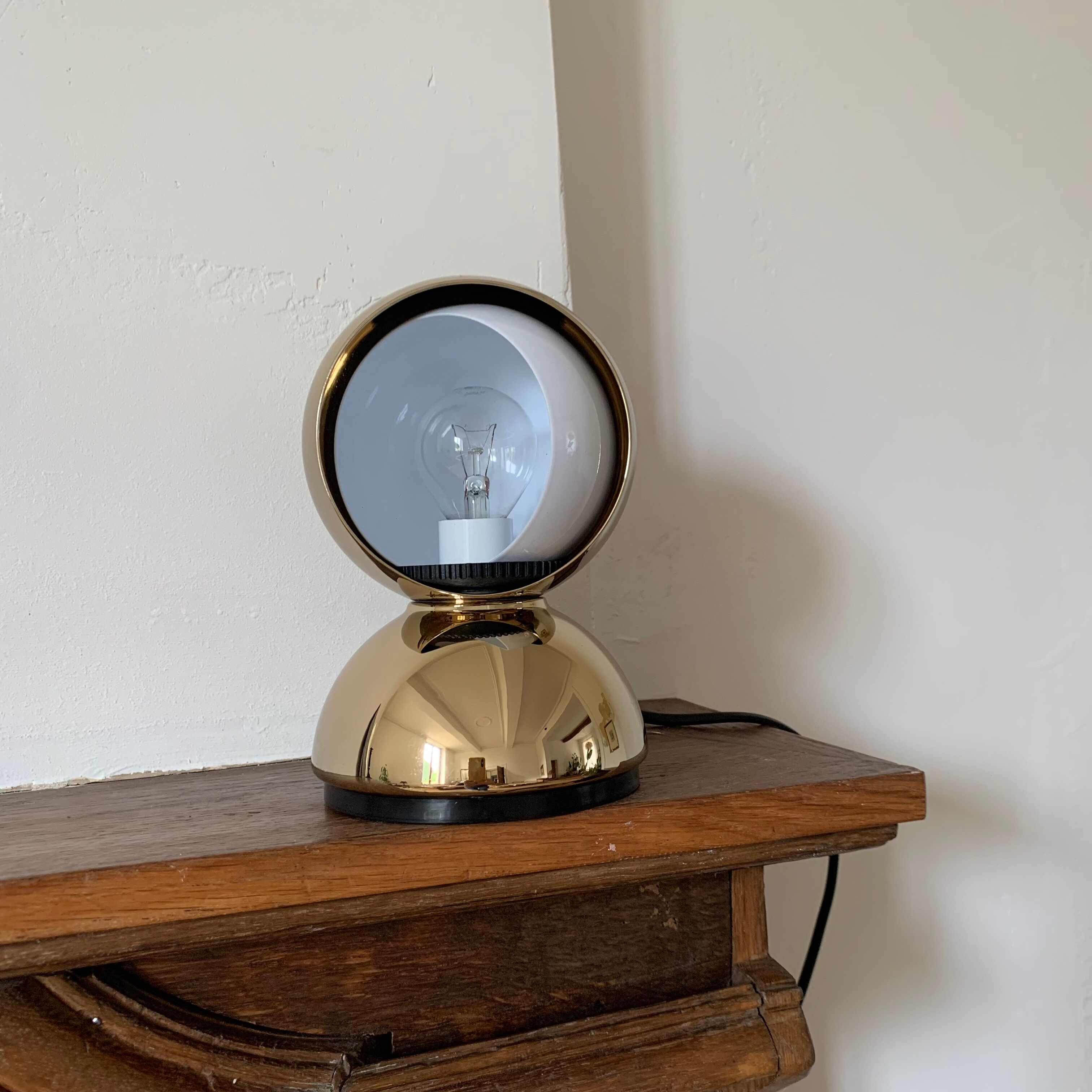 Lampe Eclisse Gold de Vico Magistretti pour Artemide