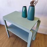 Table basse en pistache des années 60.