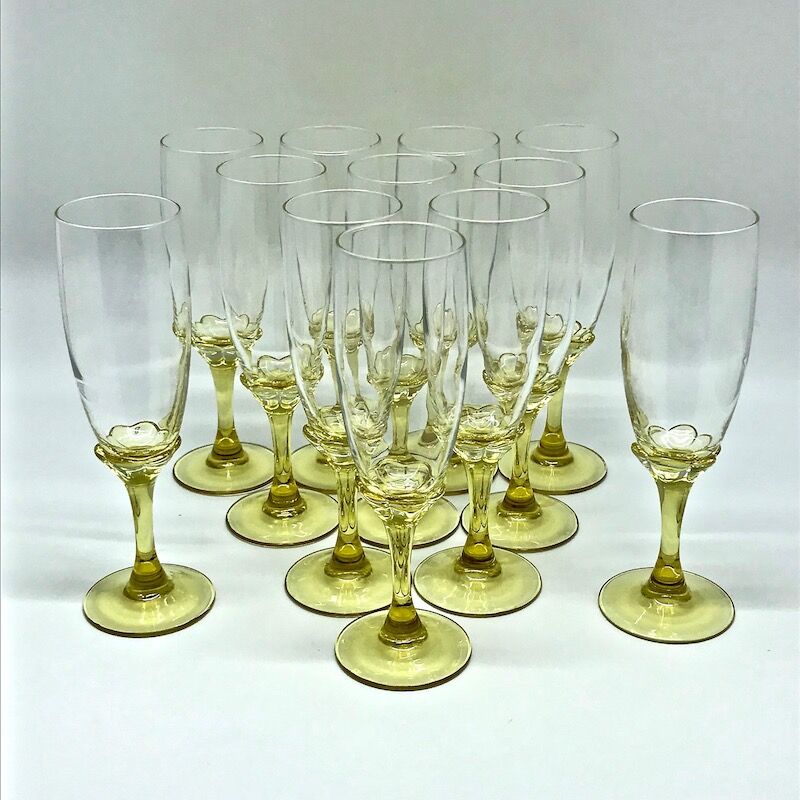 12 champagne flutes