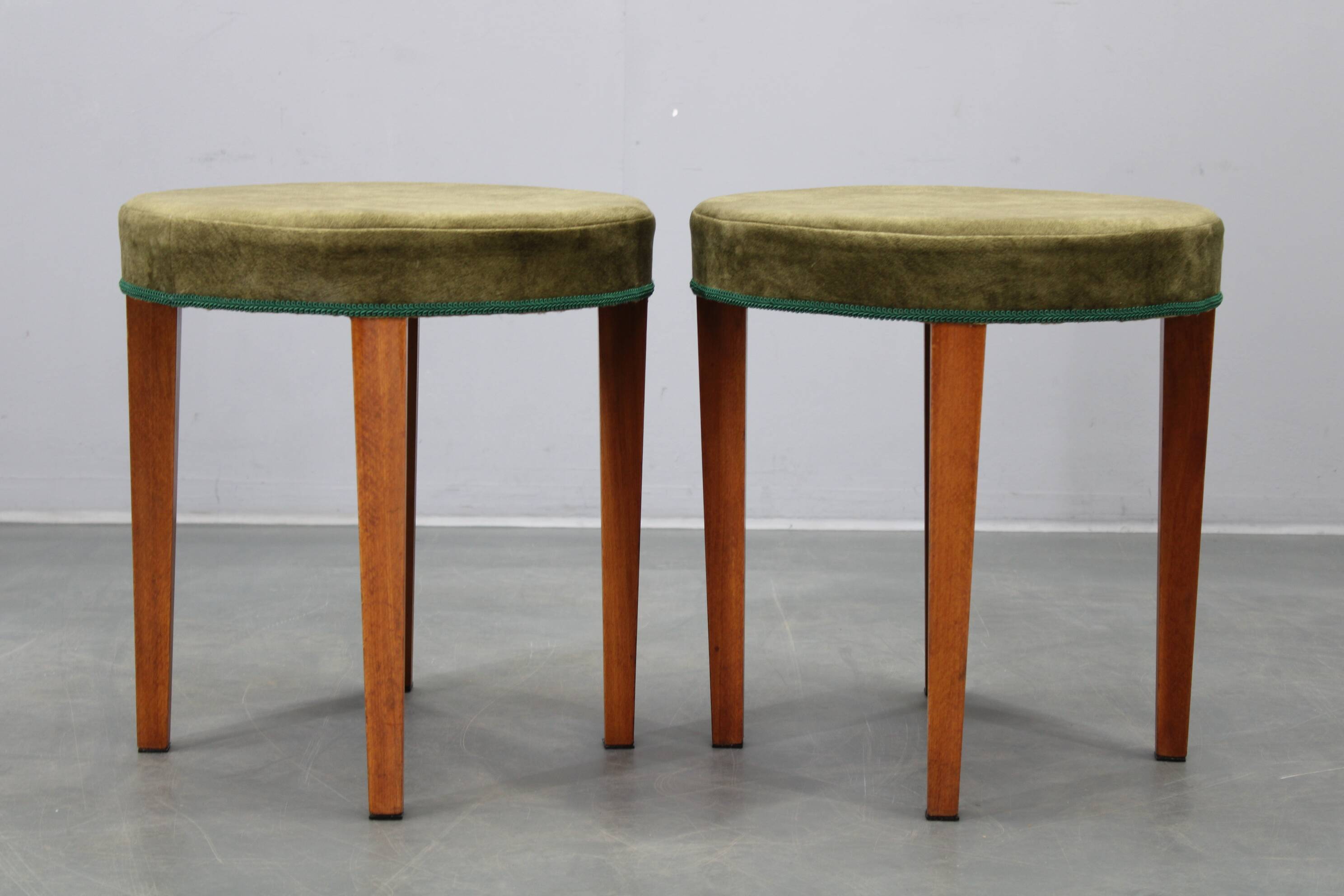 Paire de tabourets Art Déco, Tchécoslovaquie, années 1940.