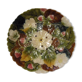 Barbotine decorating flat strawberry flowers