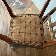 Paire de chaises Directoire en noyer, fin XVIIIe