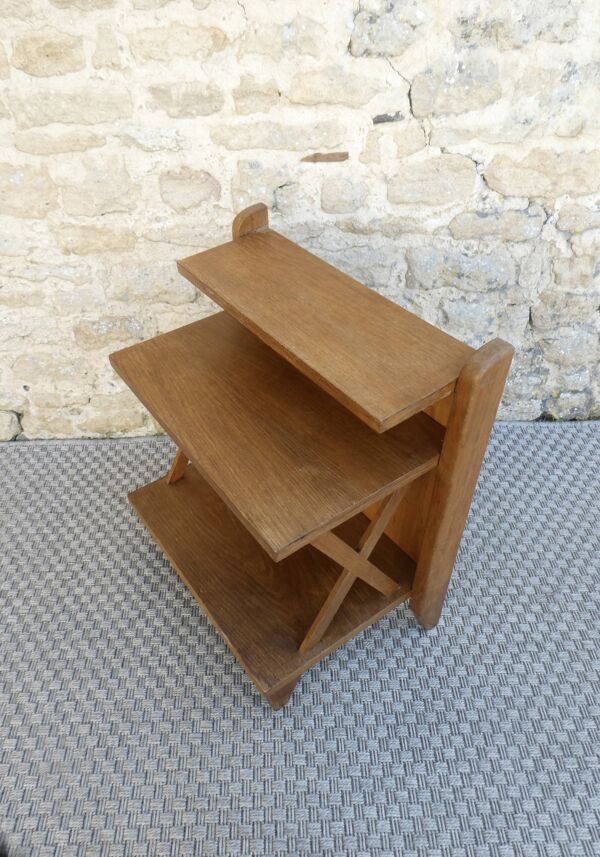 Chevet en bois clair avec croisillons et 3 plateaux, vers 1950