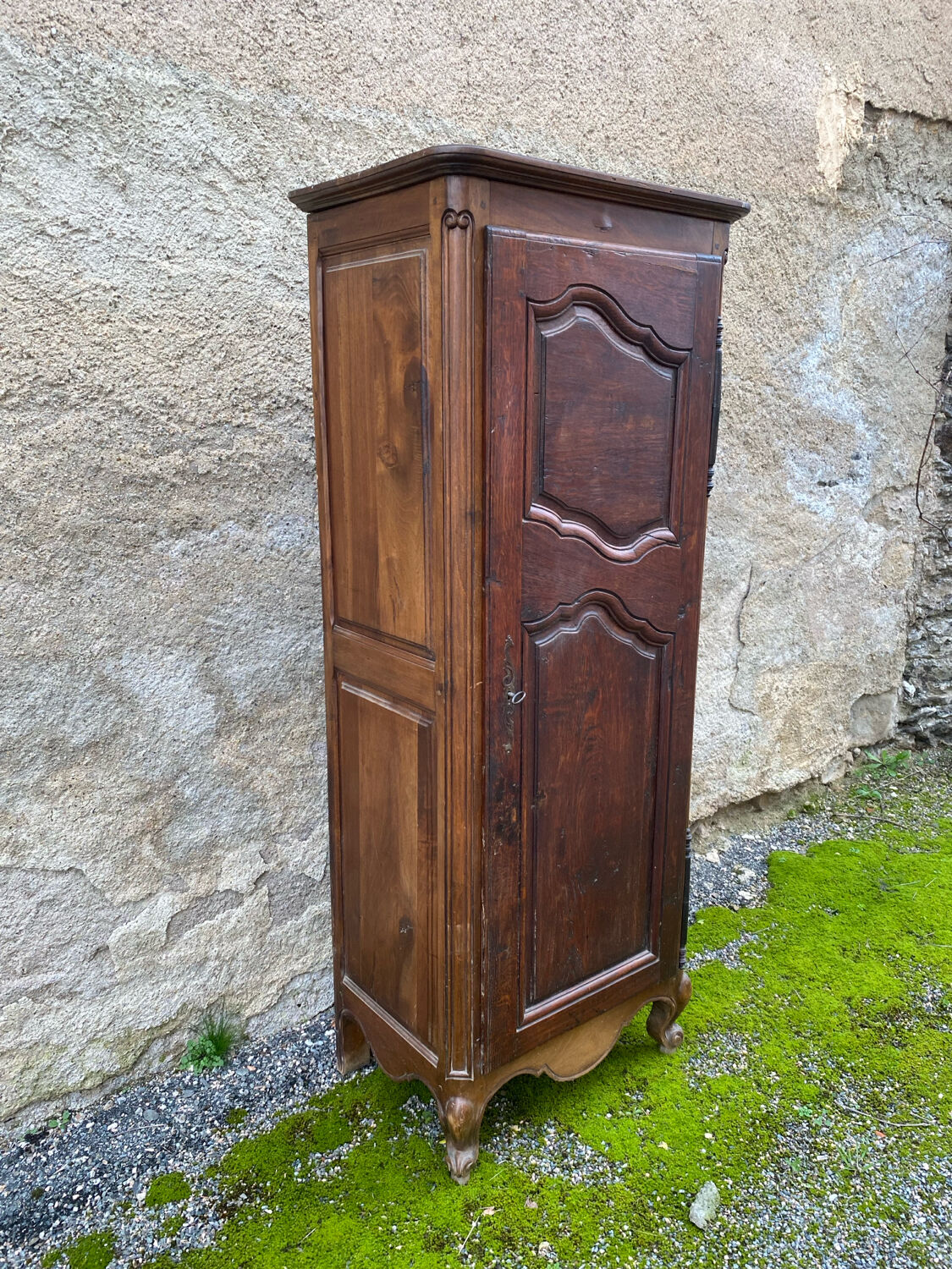 Antique bonnetière