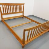 Lit double vintage français Guillerme et Chambron en chêne massif années 60