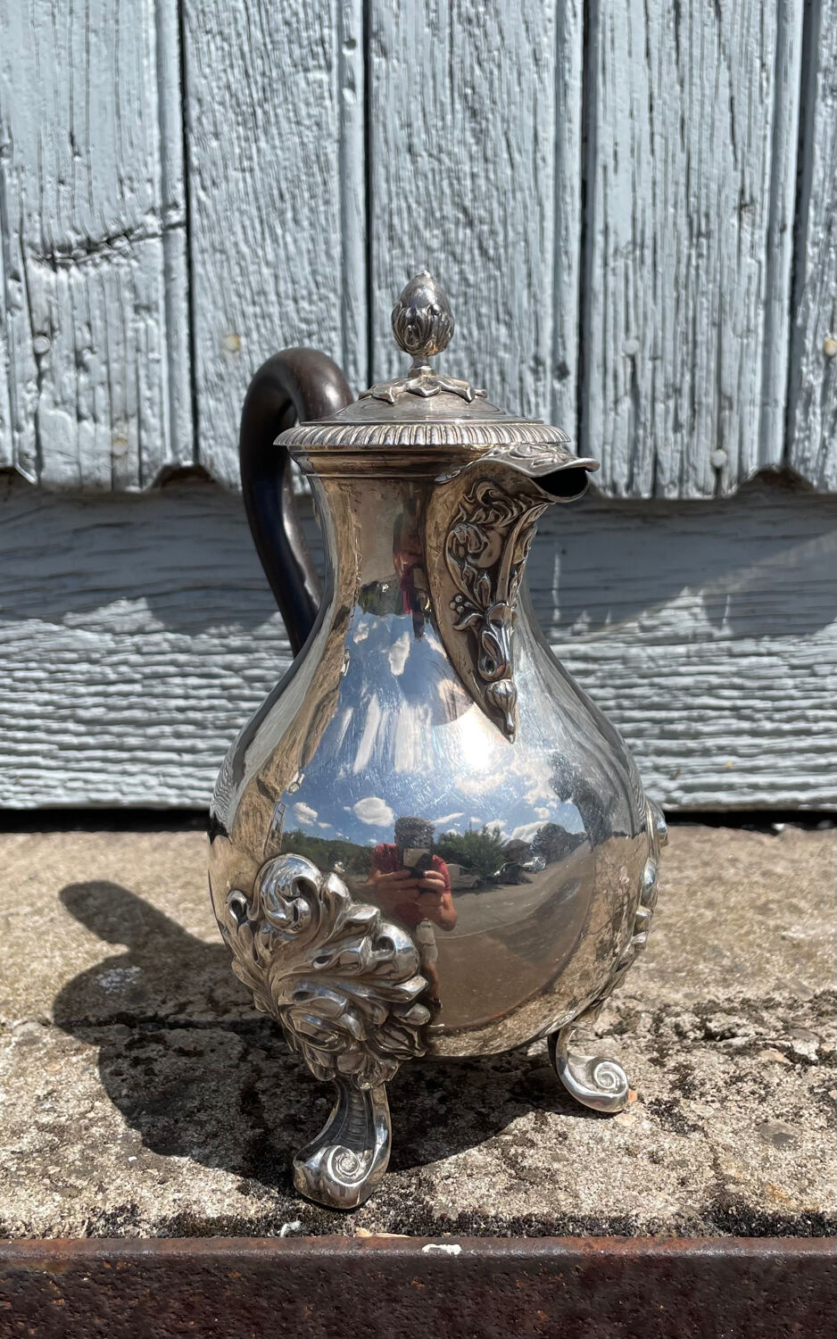 Silver coffee maker Paris