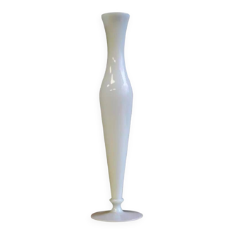 Vase soliflore blanc en opaline.