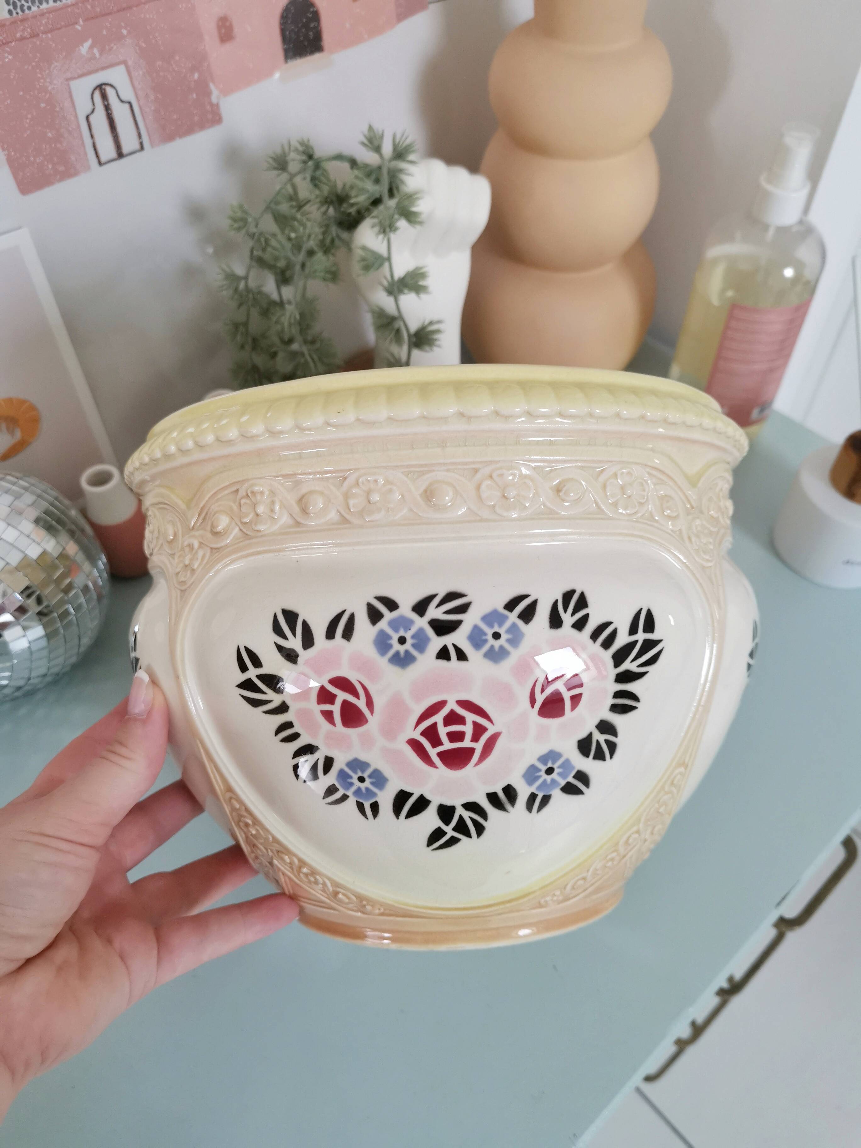 Hidden vase planter in slipware, Bruyne factory (Fives-Lille)