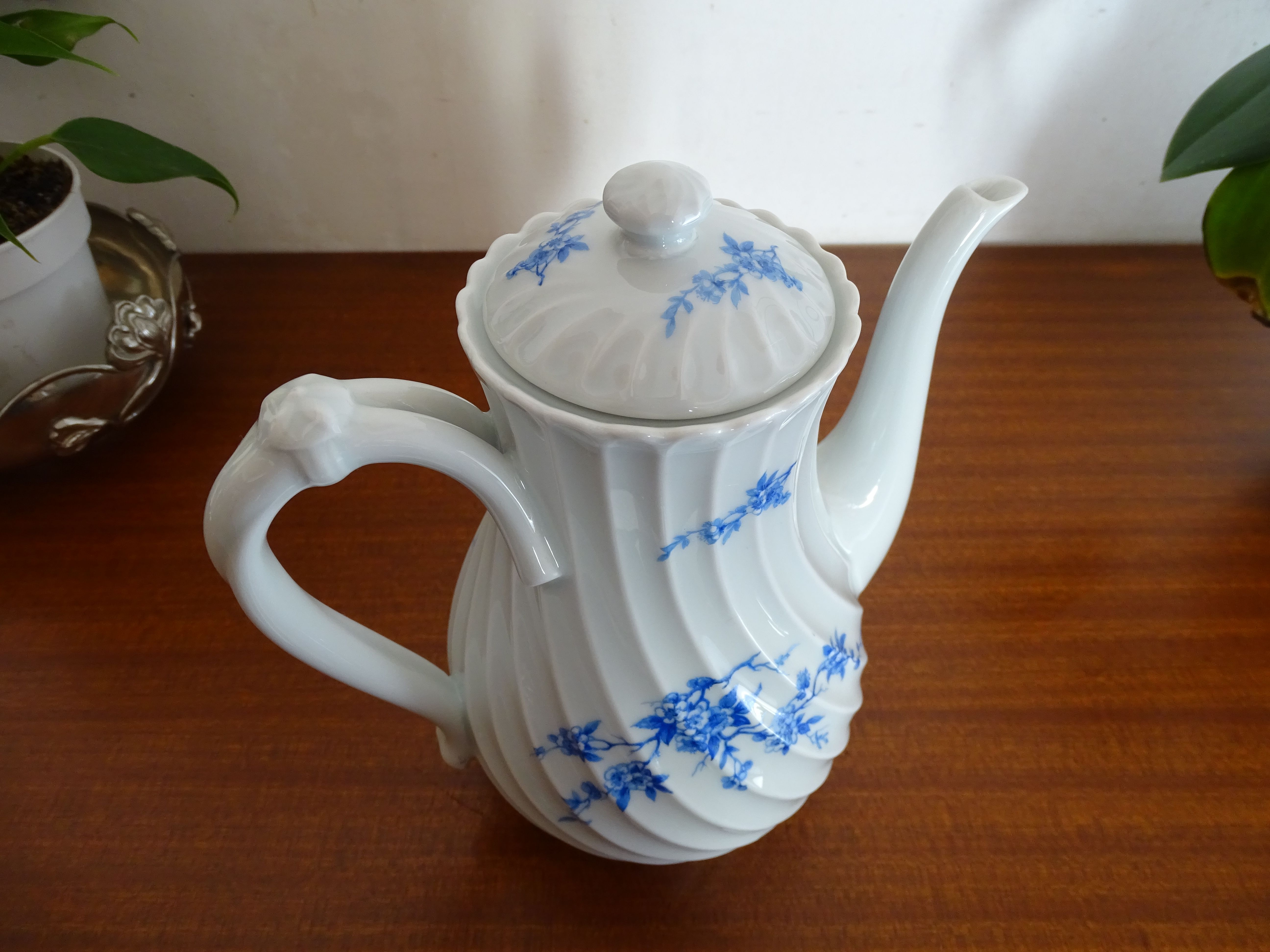 Limoges Haviland porcelain teapot - Blue cherry - Twisted sides
