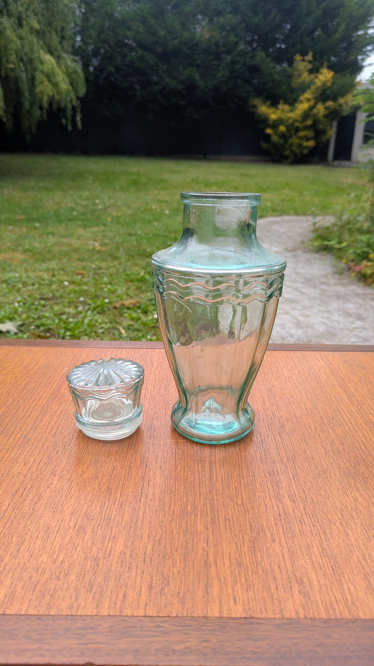 Carafe en verre moulé épais
