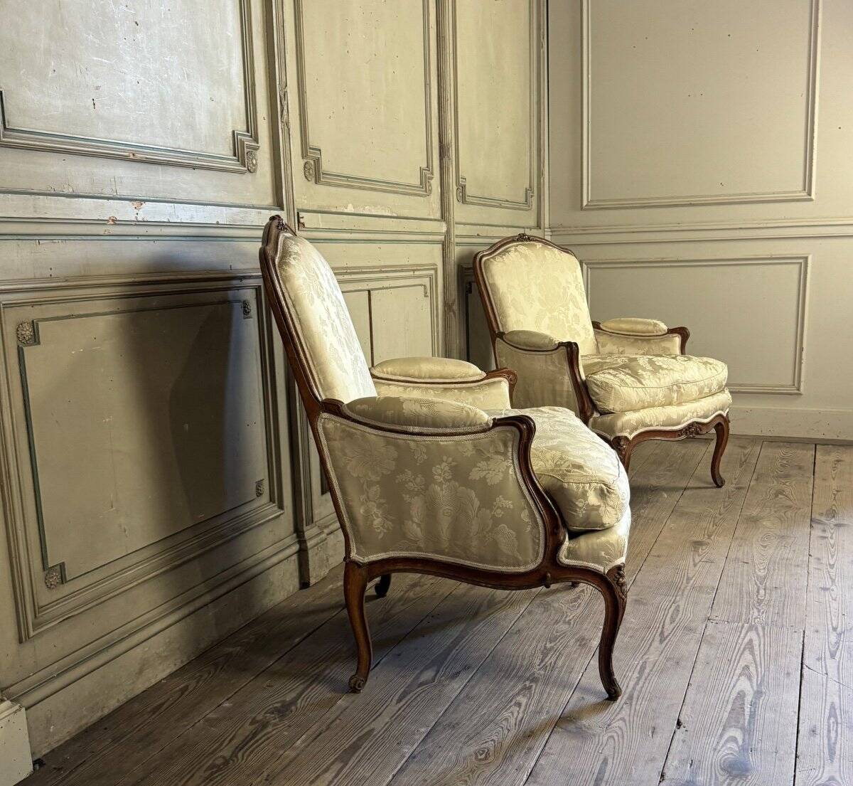 Pair of large Louis XV armchairs stamped Nicolas Quinibert Foliot, Paris, 18th century