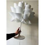 White artichoke tulip design table lamp