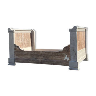 Old boat bed