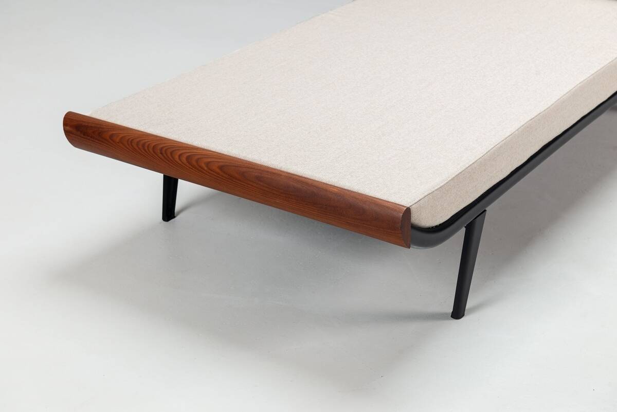 Dick Cordemeijer Cleopatra daybed for Auping in wool The Netherlands 1954