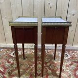 Paire de tables de chevets style Louis XVI avec tirette