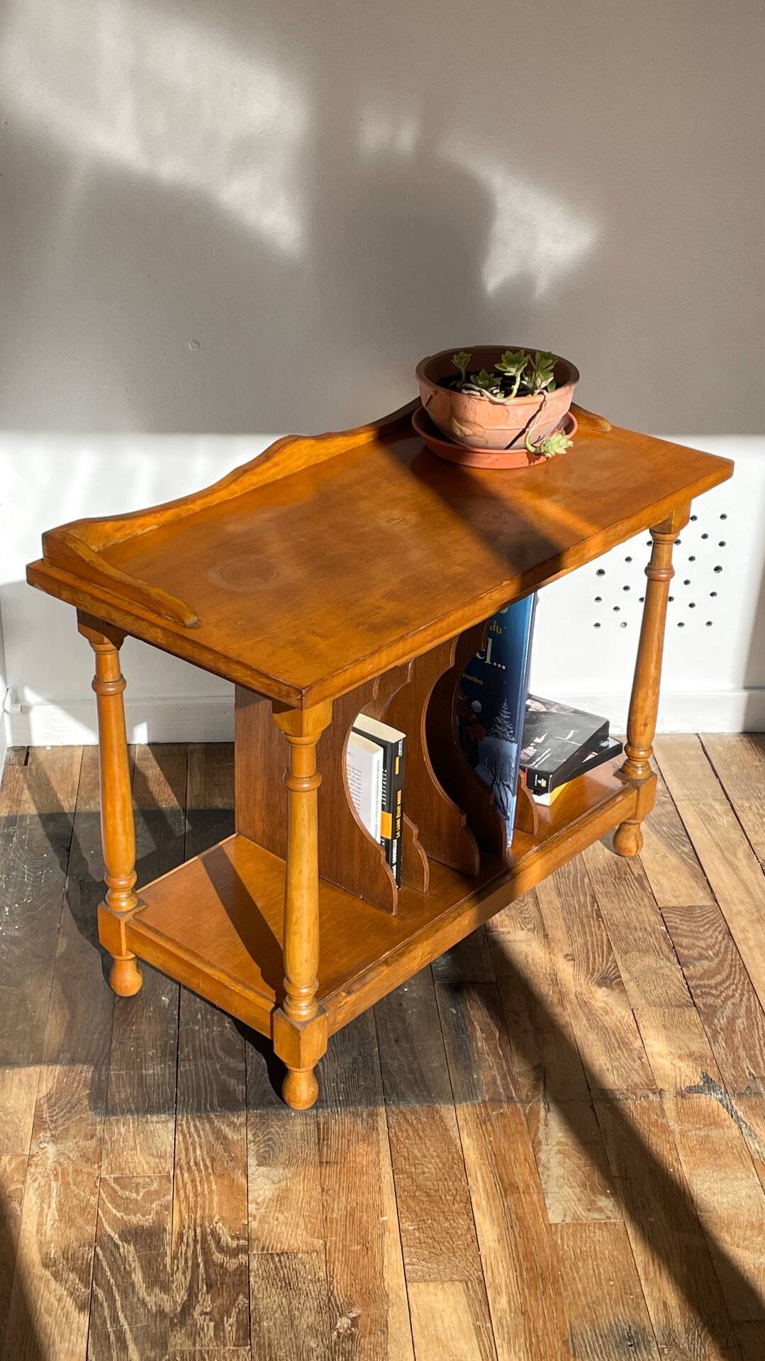 Geometric vintage record player furniture