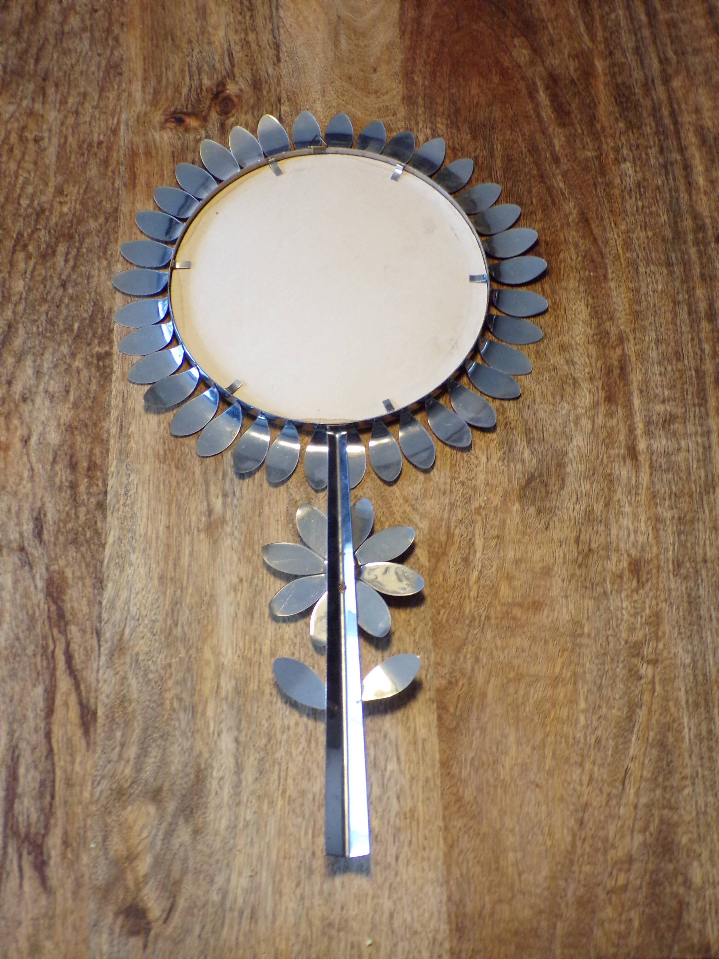 Miroir fleur mural 1970 en métal chromé