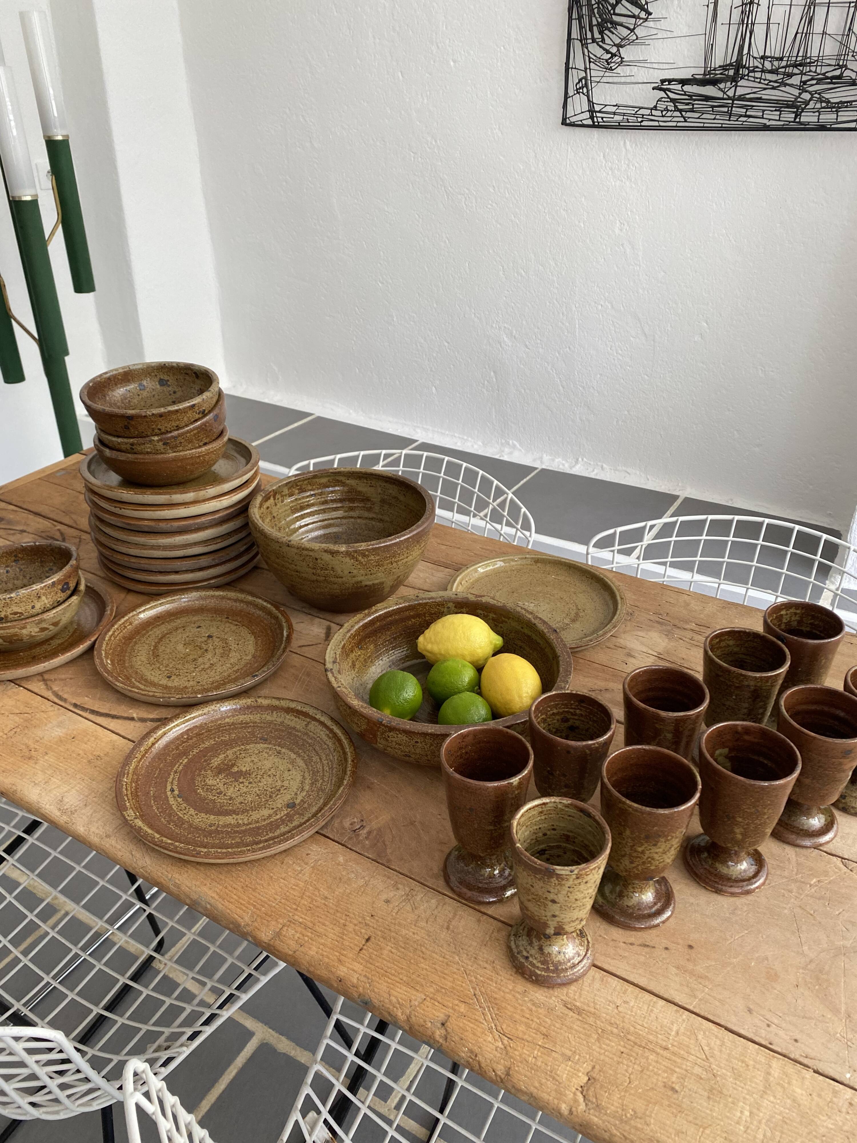 Service 12 assiettes en grès vintage