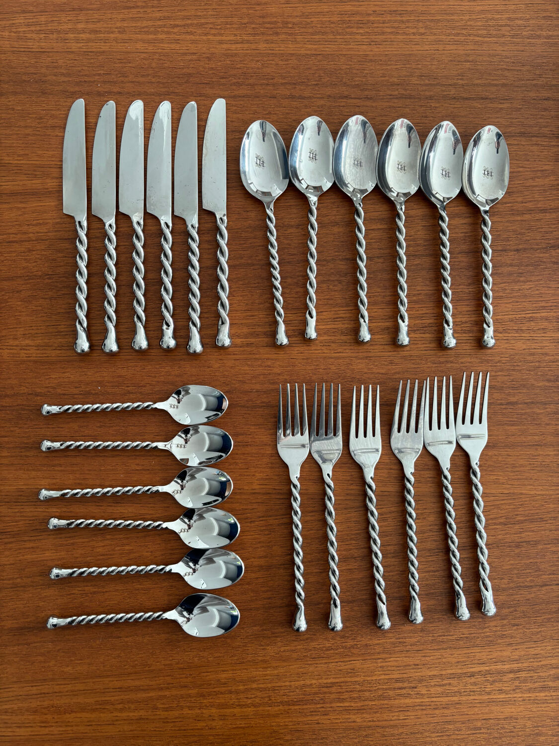 Stainless steel cutlery set with twisted handles – Design cutlery set